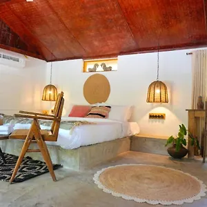 Bed & Breakfast Sunsets And Palm Trees India